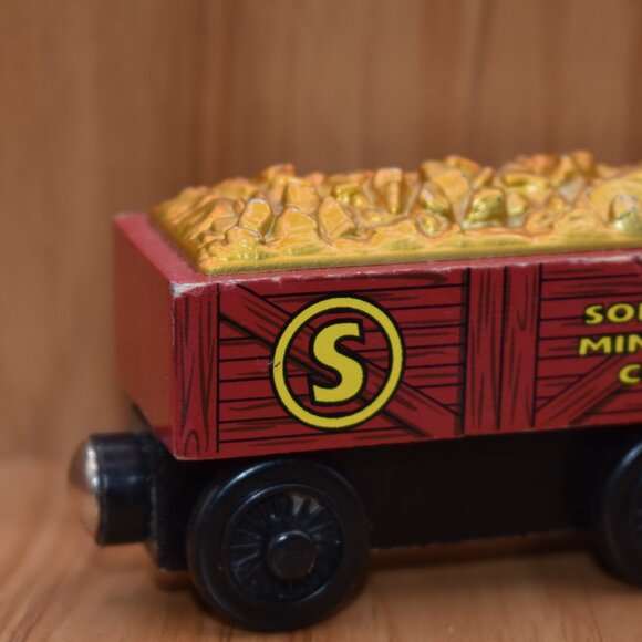 Gold Car Sodor Mining Co. Thomas & Friends Wooden Railway Series Trains Magnetic - Picture 2 of 7